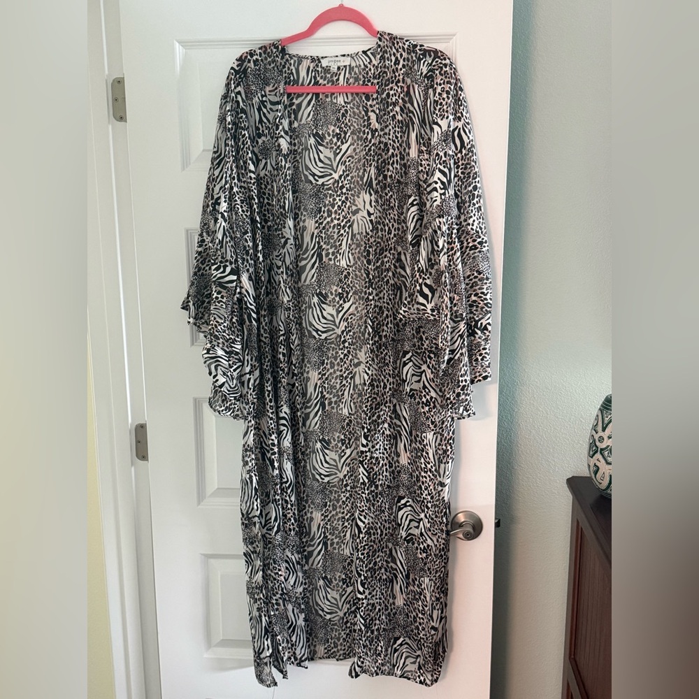 Umgee Black, White & Tan Animal Print Kimono